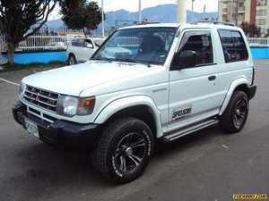 Mitsubishi Montero V11 MT 2400CC 3P AA