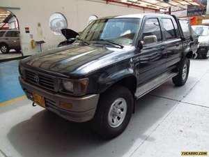 Toyota Hilux 2.4 MT 2400CC 4X4