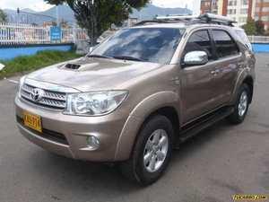 Toyota Fortuner SR5 AT 3000CC TD 4X4