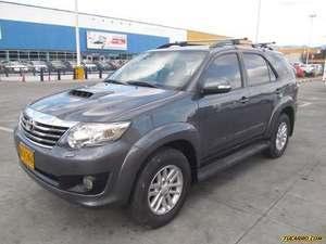 Toyota Fortuner SR5 MT 3000CC TD 4X4