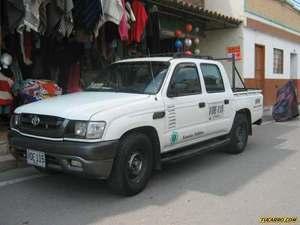 Toyota Hilux 2.4L MT 2400CC 4X2 PC AA