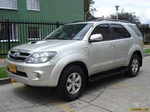 Toyota Fortuner SR5 AT 3000CC TD 4X4