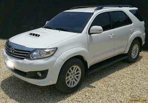 Toyota Fortuner SR5 AT 3000CC TD 4X4