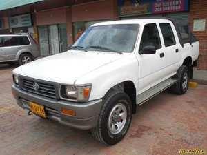 Toyota Hilux 2.4L MT 2400CC 4X4 PC AA