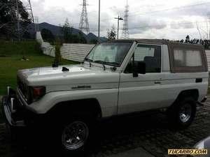 Toyota Land Cruiser FJ70 MT 3500CC AA