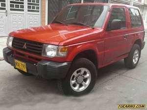 Mitsubishi Montero 2.4 MT 2400CC 3P