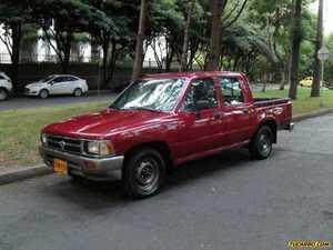 Toyota Hilux 2.4L MT 2400CC 4X2 EST