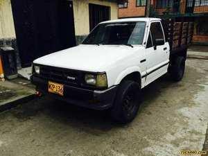 Mazda B2200 2.2 MT ESTACAS