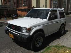 Mitsubishi Montero V11 MT 2400CC 3P AA