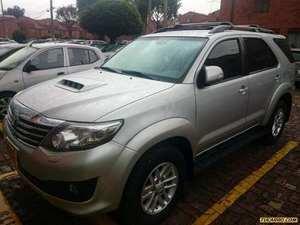 Toyota Fortuner SR5 AT 3000CC TD 4X4