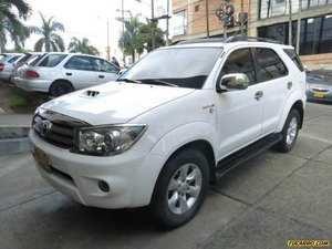 Toyota Fortuner SR5 MT 3000CC TD 4X4