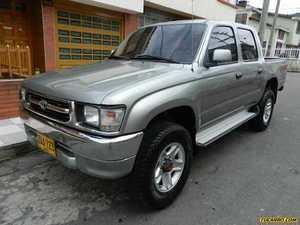 Toyota Hilux 2.4L MT 2400CC 4X4