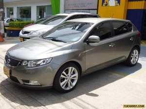 Kia Cerato Forte 1.6 HB MT 1600CC 2AB ABS