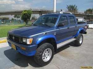 Toyota Hilux 2.4 MT 2400CC 4X4