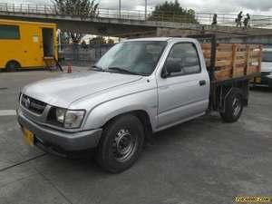 Toyota Hilux 2.4 MT 2400CC 4X2 EST