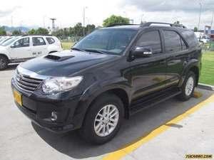 Toyota Fortuner SR5 AT 3000CC TD 4X4