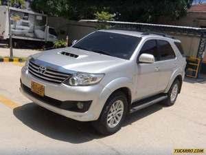 Toyota Fortuner SR5 AT 3000CC TD 4X4