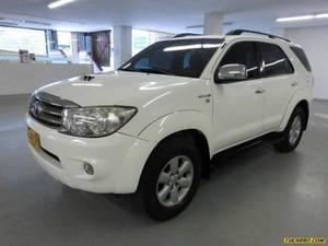 Toyota Fortuner SR5 AT 3000CC TD 4X4