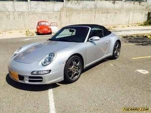 Porsche 911 CARRERA 4 CONVERTIBLE.