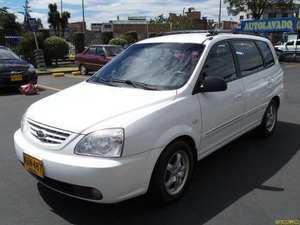 Kia Carens LX 2000CC MT AA ABS 7P