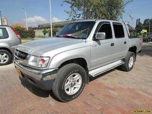 Toyota Hilux EX MT 2400CC 4X4 AA