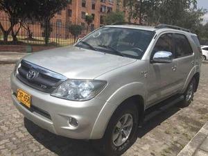 Toyota Fortuner SR5 AT 4000CC 4X4