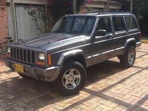 Jeep Cherokee LAREDO MT 4000CC