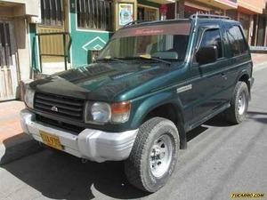 Mitsubishi Montero V11 MT 2400CC 3P