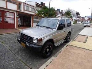 Mitsubishi Montero V11 MT 2400CC 3P AA