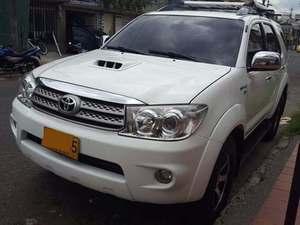 Toyota Fortuner SR5 AT 3000CC TD 4X4