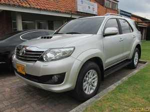 Toyota Fortuner SR5 AT 3000CC TD 4X4