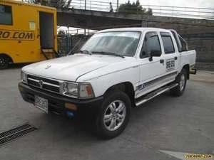 Toyota Hilux 2.4L MT 2400CC 4X2 DSL